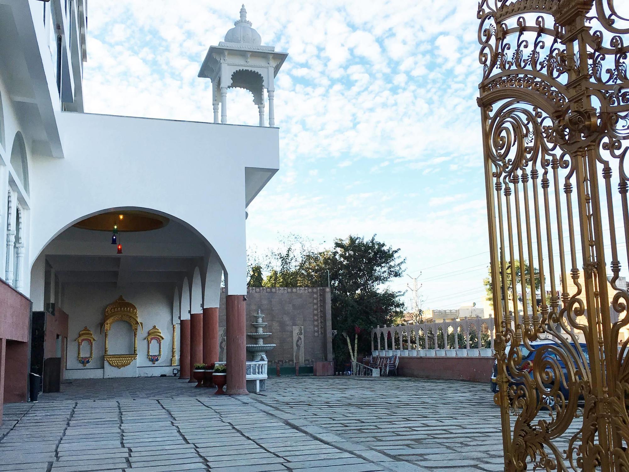 Mewargarh Udaipur By Red Lion S Hotel Exterior photo